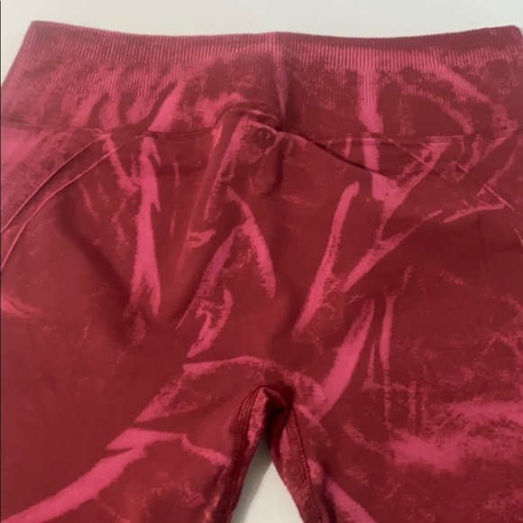 Ebb to Street Tight Wash Lululemon Leggings size 10 red & pink seamless - Picture 9 of 11